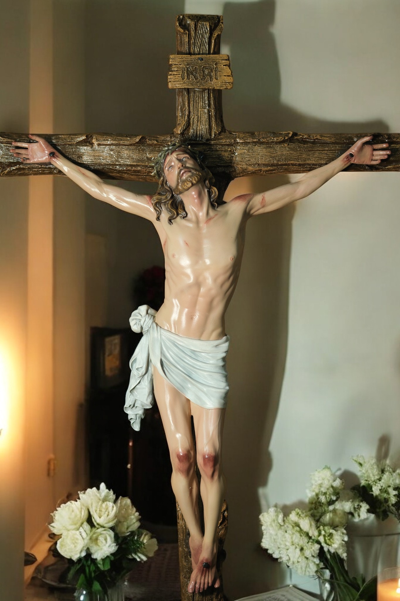 Alternative view of Thánh Giá Chúa Giêsu Chịu Nạn – Tượng Công Giáo Thủ Công Cao 65cm Trang Trí Góc Cầu Nguyện